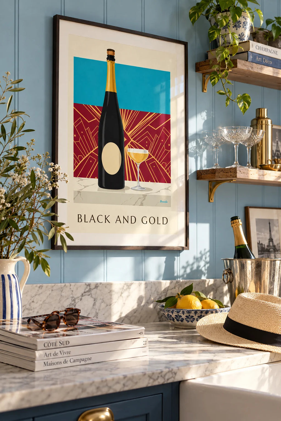 Poster Champagnerflasche Brut in Schwarz und Gold: gerahmt an der Wand