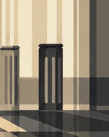 Les colonnes crème et leurs socles sombres au-dessus du sol aux reflets noirs et dorés