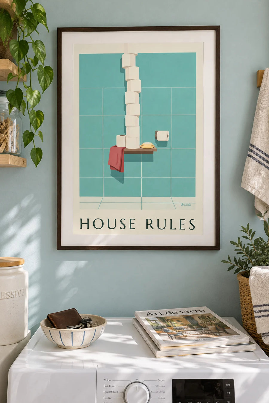 Poster Toilettenpapierrolle und Badezimmerregeln: gerahmt an der Wand