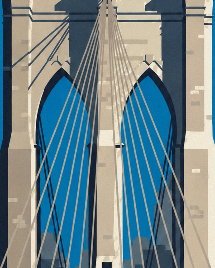 Die steinernen Bögen der Brooklyn Bridge und ihre Seile vor blauem Himmel