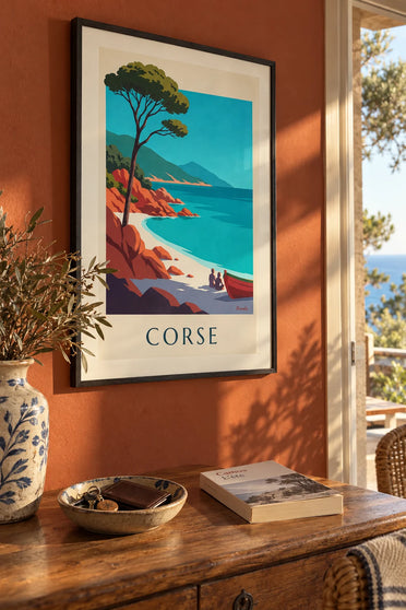 Poster Bucht auf Korsika, rote Granitfelsen und Schirmpinie: gerahmt an der Wand