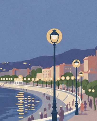Die Promenade mit leuchtenden Straßenlaternen und Menschen, die am Wasser entlangspazieren