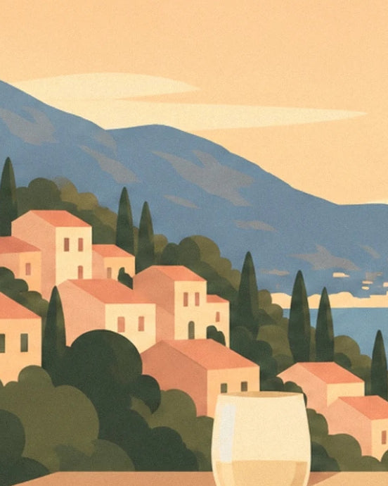 Les maisons aux toits orangés entre les cyprès, face à la mer et aux montagnes