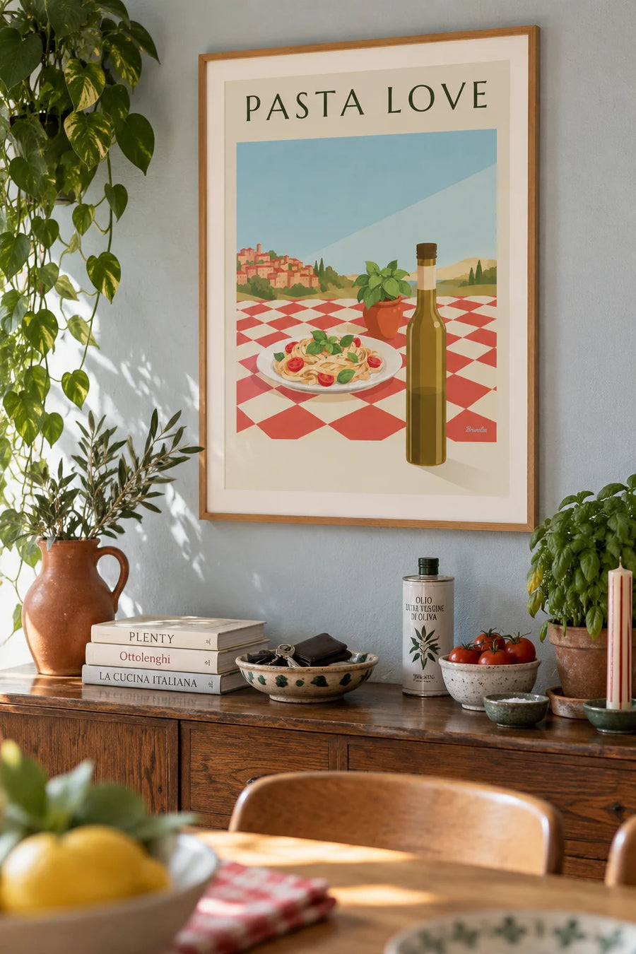 Poster Teller mit frischer Pasta, Basilikum und Tomaten: gerahmt an der Wand