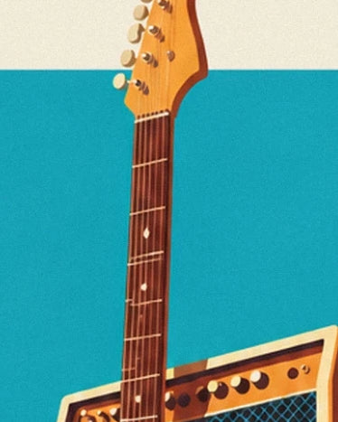 Der Gitarrenhals mit goldener Kopfplatte vor einem ockerfarbenen Verstärker und einer türkisfarbenen Wand