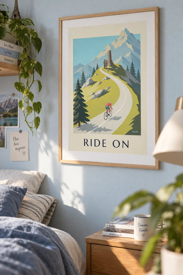 Poster Radfahrer beim Anstieg auf einen Bergpass: gerahmt an der Wand