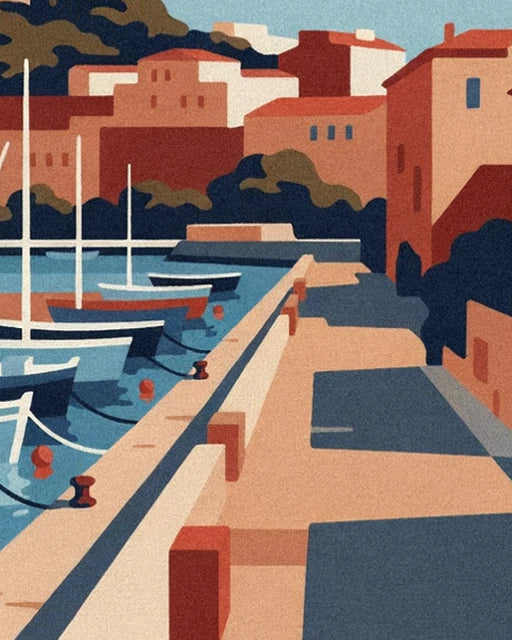 Le quai ensoleillé, ses bittes d'amarrage rouges et les façades ocre du port
