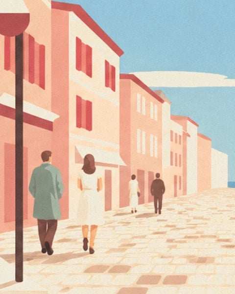 Les promeneurs sur la rue pavée bordée de façades roses aux volets rouges