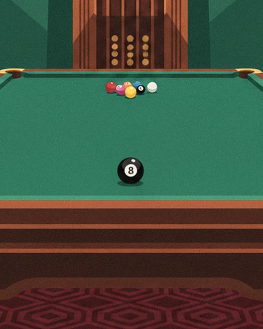 La boule 8 sur le tapis vert du billard, devant les billes colorées