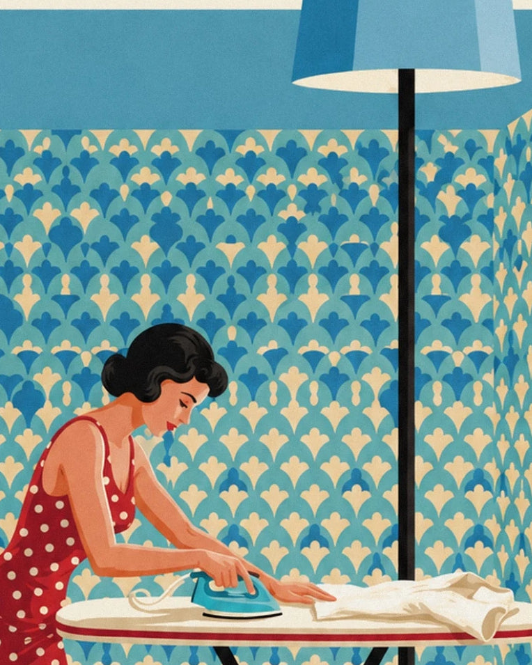 Pin-up-Poster: Pin-up bügelt ein Hemd am Bügelbrett: Detail in Nahaufnahme