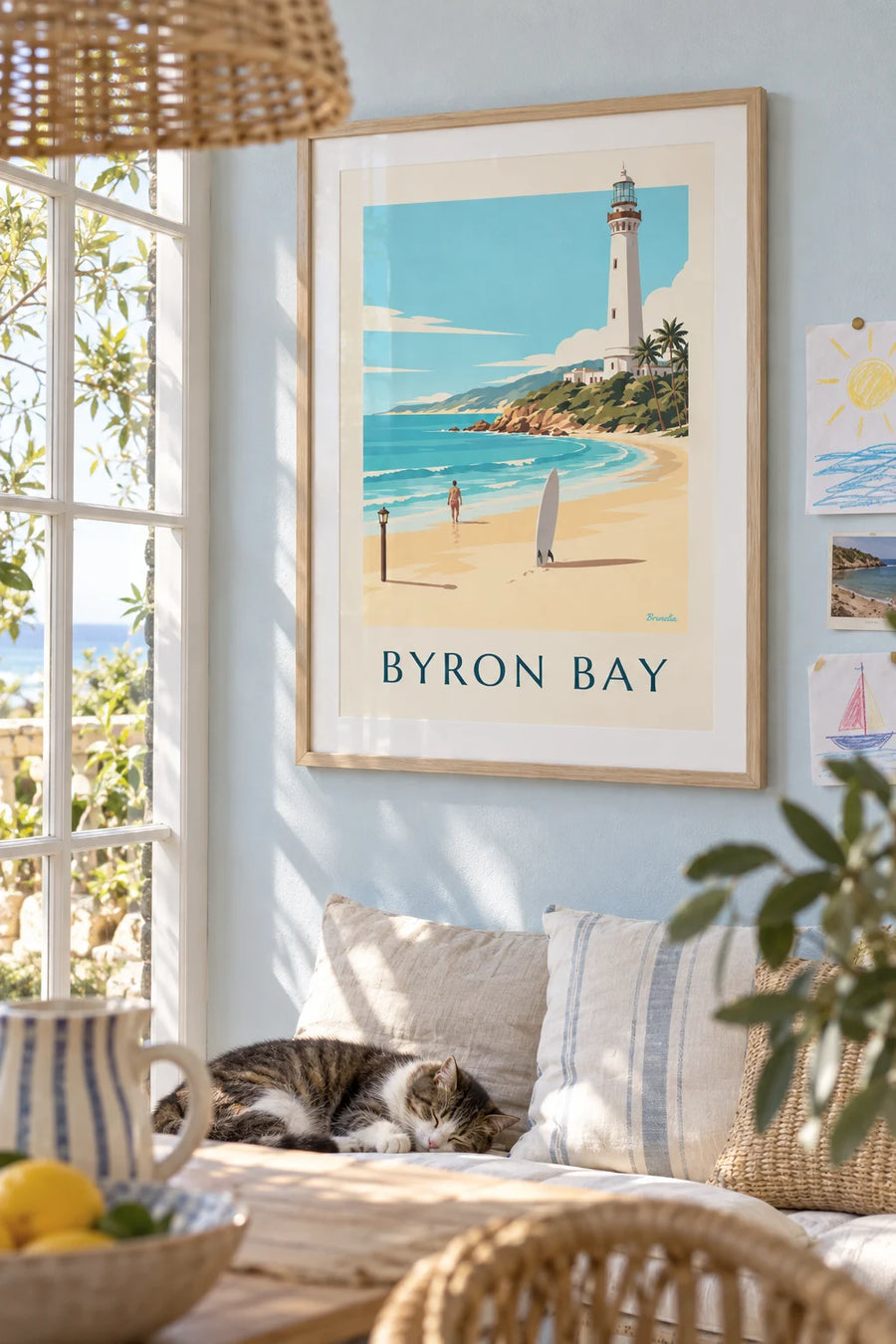 Poster Surfbrett und Leuchtturm von Byron Bay in Australien: gerahmt an der Wand