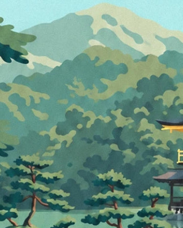 Die Kiefern mit gestaffelten Ästen vor den grünen Hügeln von Kinkaku-ji