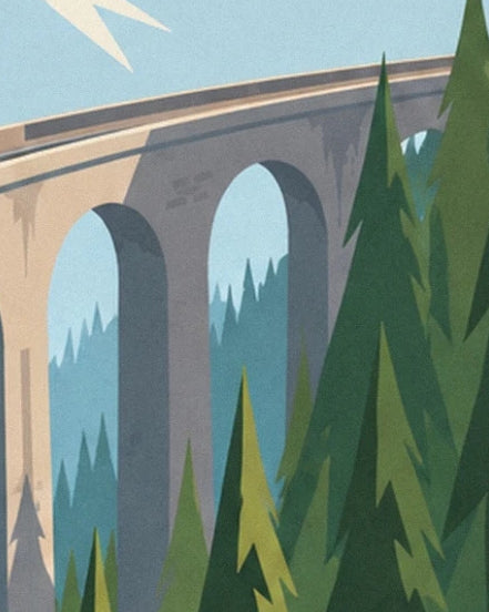 Die hohen Bögen des Bergviadukts zwischen den grünen Tannen