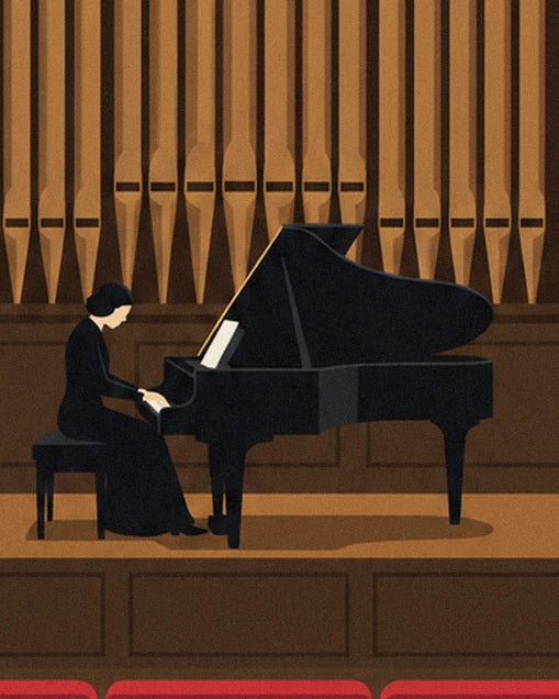 Die Pianistin im schwarzen Kleid an ihrem Flügel auf der Holzbühne
