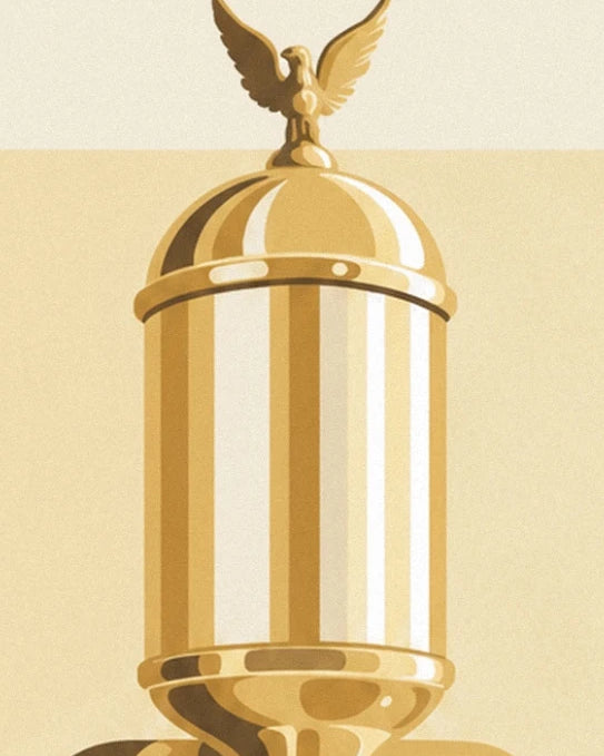 Der goldene Tank der Espressomaschine, gekrönt von einem Adler mit ausgebreiteten Flügeln