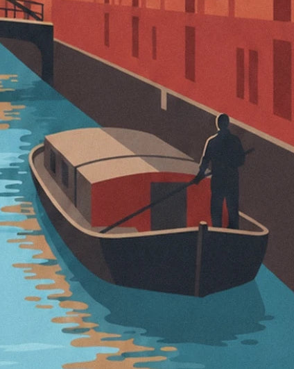 Ein Schiffer an Bord eines Boots mit roter Kajüte auf dem blauen Kanal