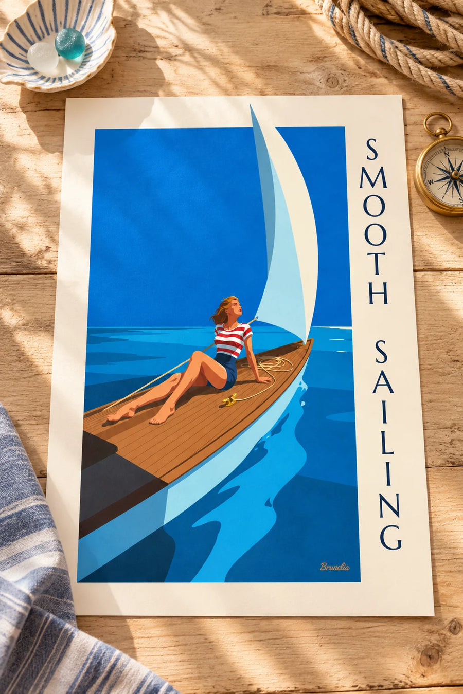 Affiche pin-up sur le pont d'un voilier en pleine mer : posée sur une table
