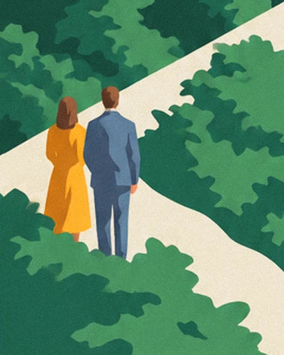 Ein Paar von hinten gesehen, sie im gelben Kleid und er im blauen Anzug, auf dem Weg nach Sintra