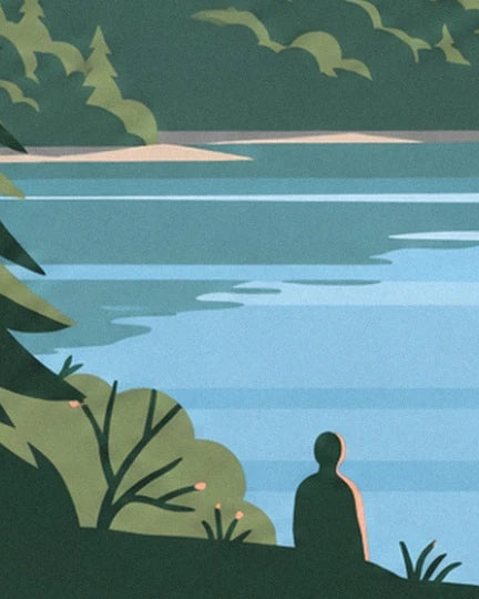 Eine Gestalt am blauen Wasser, umrahmt von Zweigen und grünem Laub