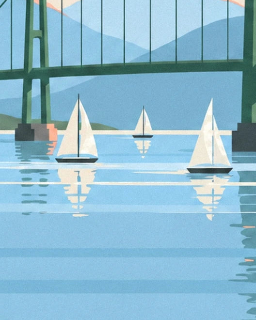 Die 3 weißen Segelboote und ihre Spiegelungen auf dem blauen Wasser unter der Lions Gate Bridge
