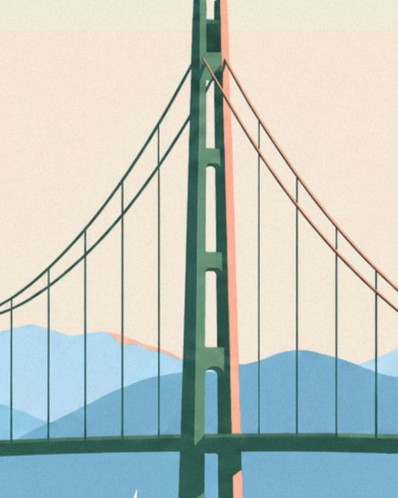 Der grüne Turm der Lions Gate Bridge und ihre Kabel vor den blauen Bergen