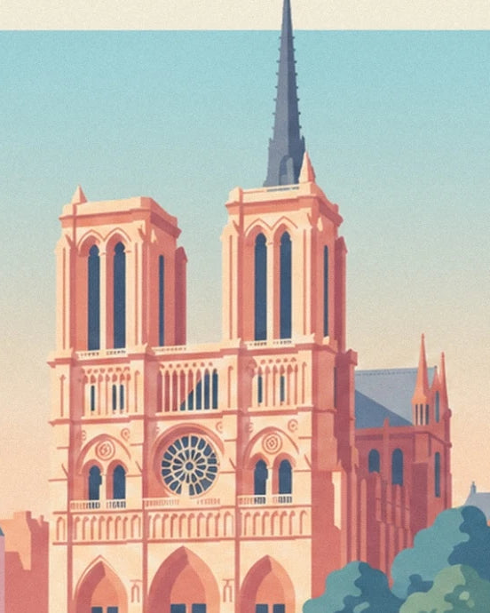 Die rosafarbenen Türme von Notre-Dame, Rosette und Turmspitze vor blauem Himmel