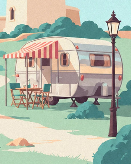 La caravane et son auvent rayé rouge et blanc, avec ses chaises de camping