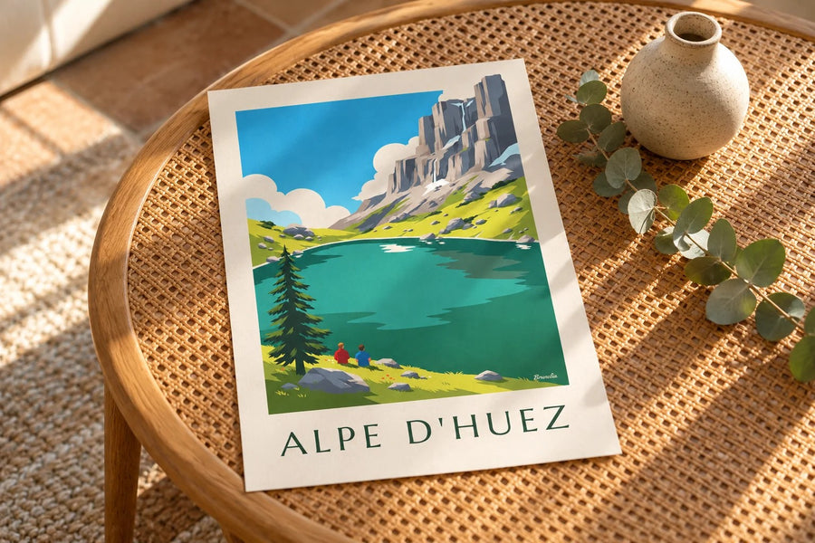 Affiche lac Besson à l'Alpe d'Huez en été : posée sur une table