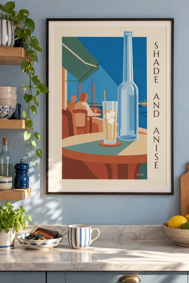 Poster mit Pastis und Wasserflasche am Hafen : gerahmt an der Wand
