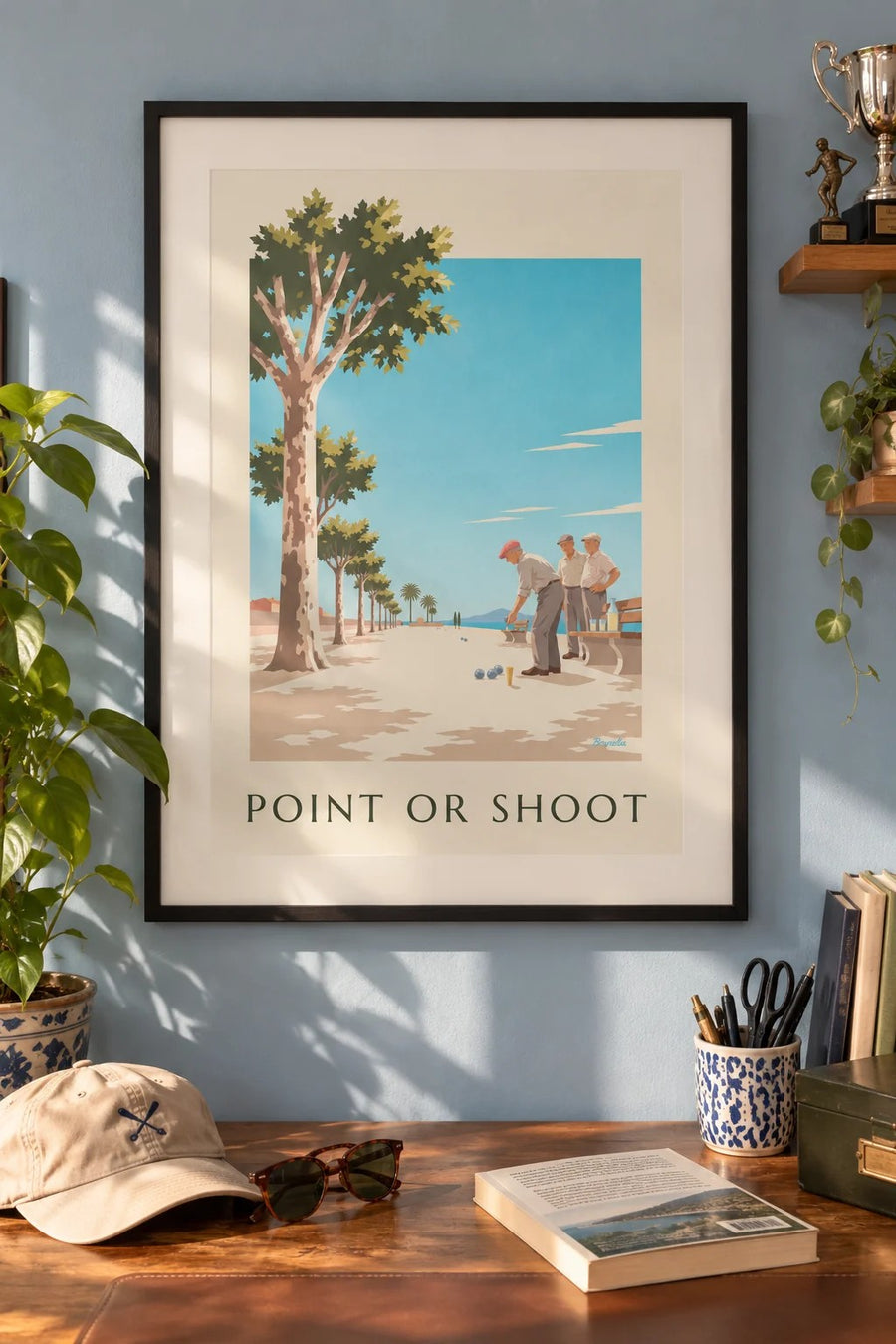 Poster mit einer Boule-Partie unter Platanen : gerahmt an der Wand
