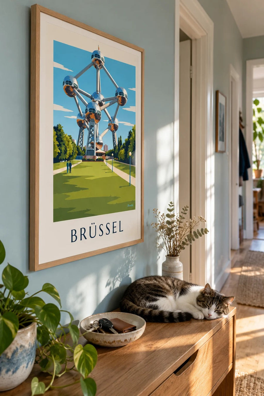 Poster Atomium in Brüssel und Rasenflächen des Parks: gerahmt an der Wand