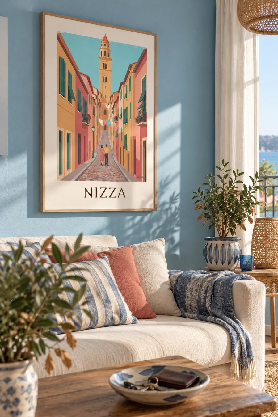 Poster bunte Gasse der Altstadt von Nizza und Glockenturm von Sainte-Réparate: gerahmt an der Wand
