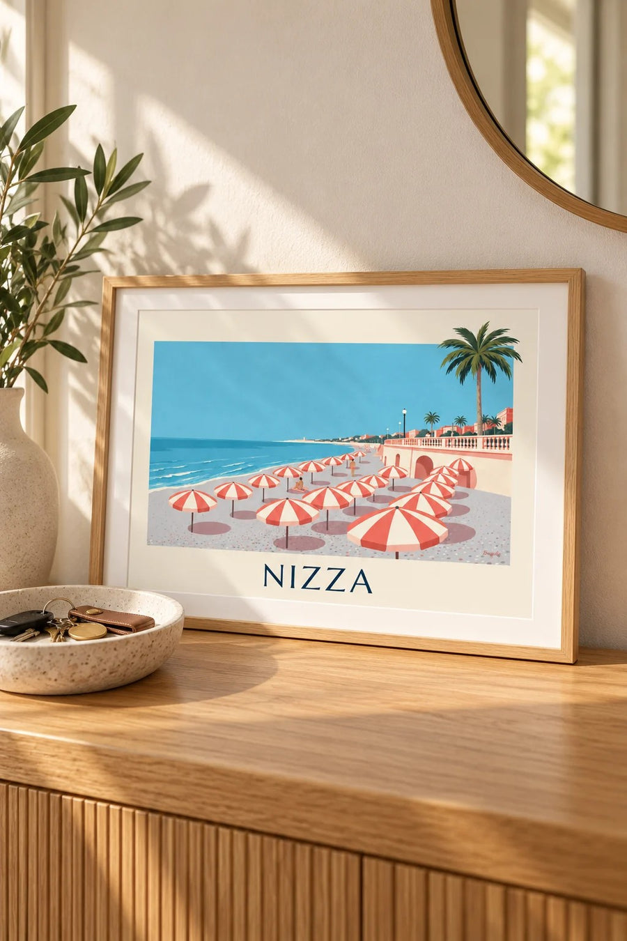 Poster gestreifte Sonnenschirme am Strand von Nizza, Baie des Anges: kleines Format A4 gerahmt