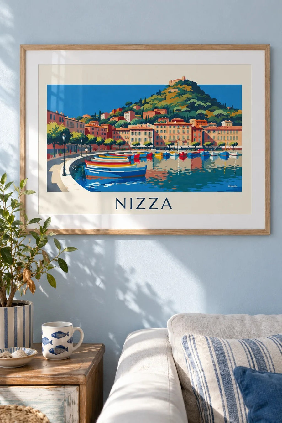 Poster Hafen Lympia und Schlossberg in Nizza: gerahmt an der Wand