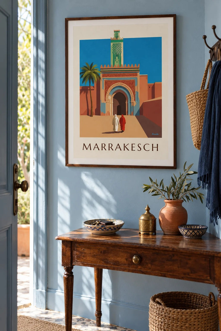 Poster Bab Agnaou und Minarett in Marrakesch: gerahmt an der Wand