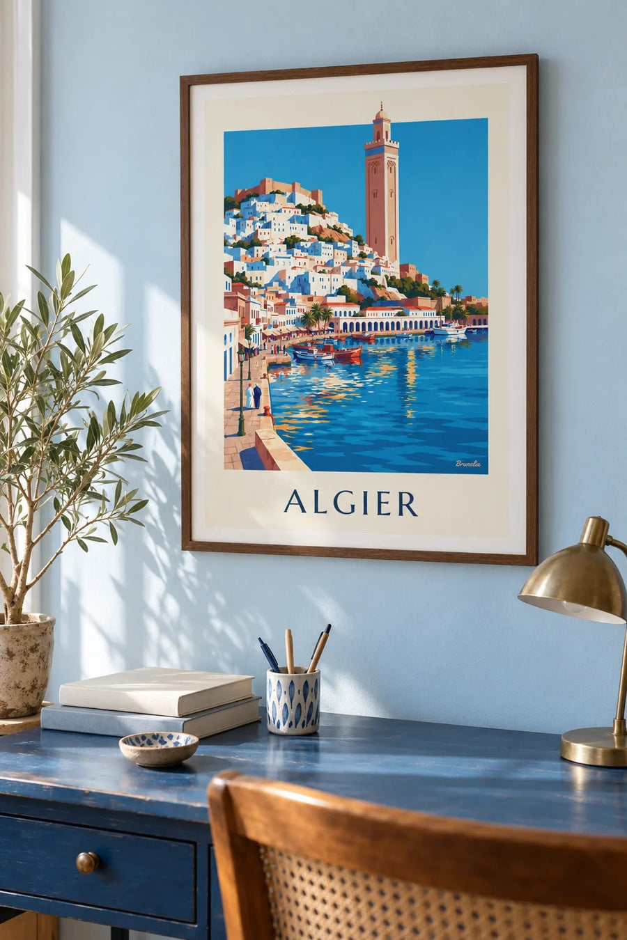 Poster weiße Kasbah von Algier, die zum Mittelmeer hinabführt: gerahmt an der Wand