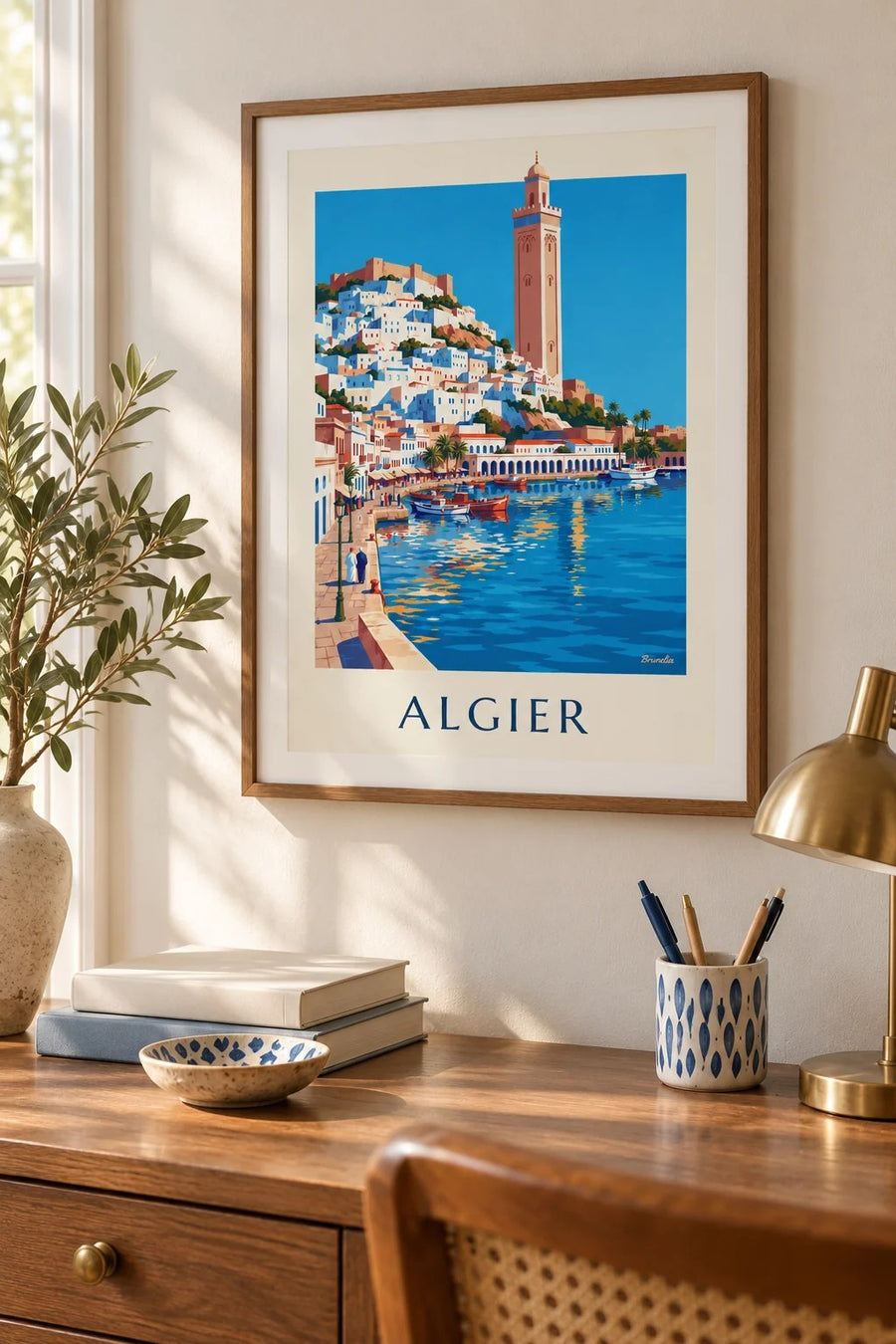 Poster weiße Kasbah von Algier, die zum Mittelmeer hinabführt: kleines A4-Format, gerahmt