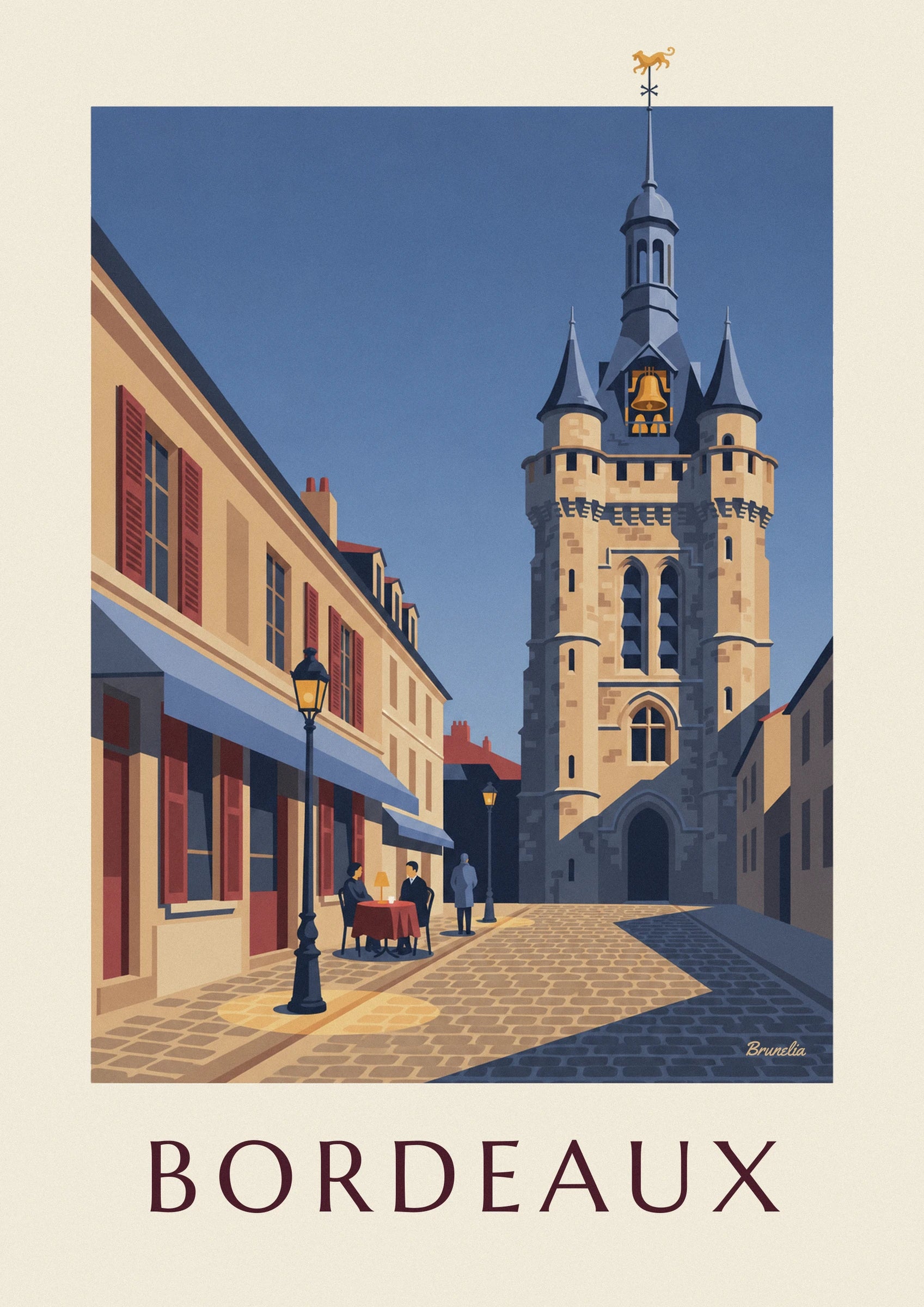 La tour de pierre dorée, ses 3 cloches de bronze et ses 2 tourelles pointues sous un ciel bleu