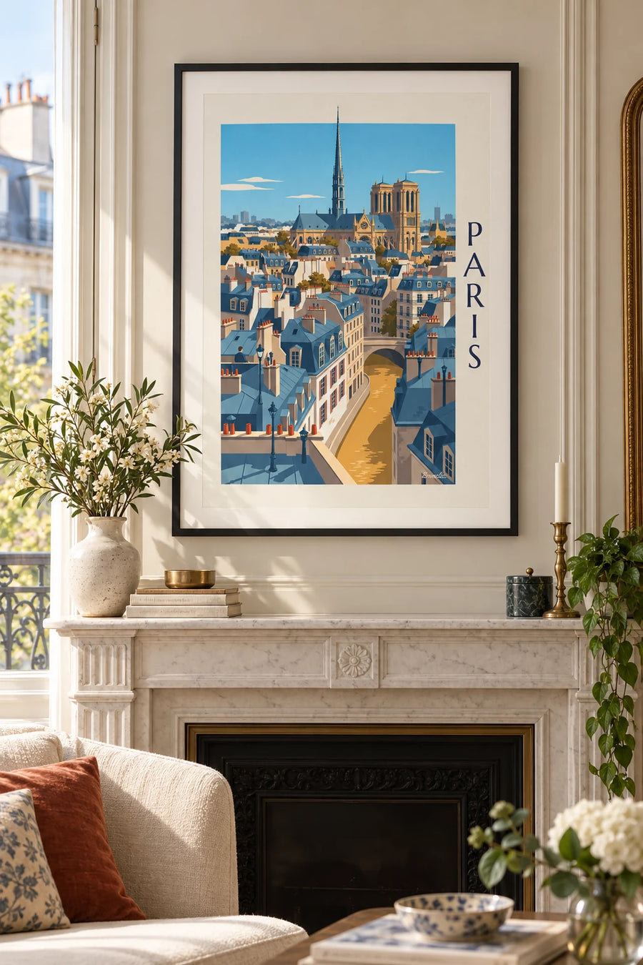 Poster Pariser Dächer im Haussmann-Stil und die Kathedrale Notre-Dame: gerahmt an der Wand