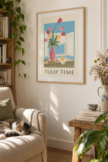 Poster Tulpenstrauß in einer Keramikvase: gerahmt an der Wand