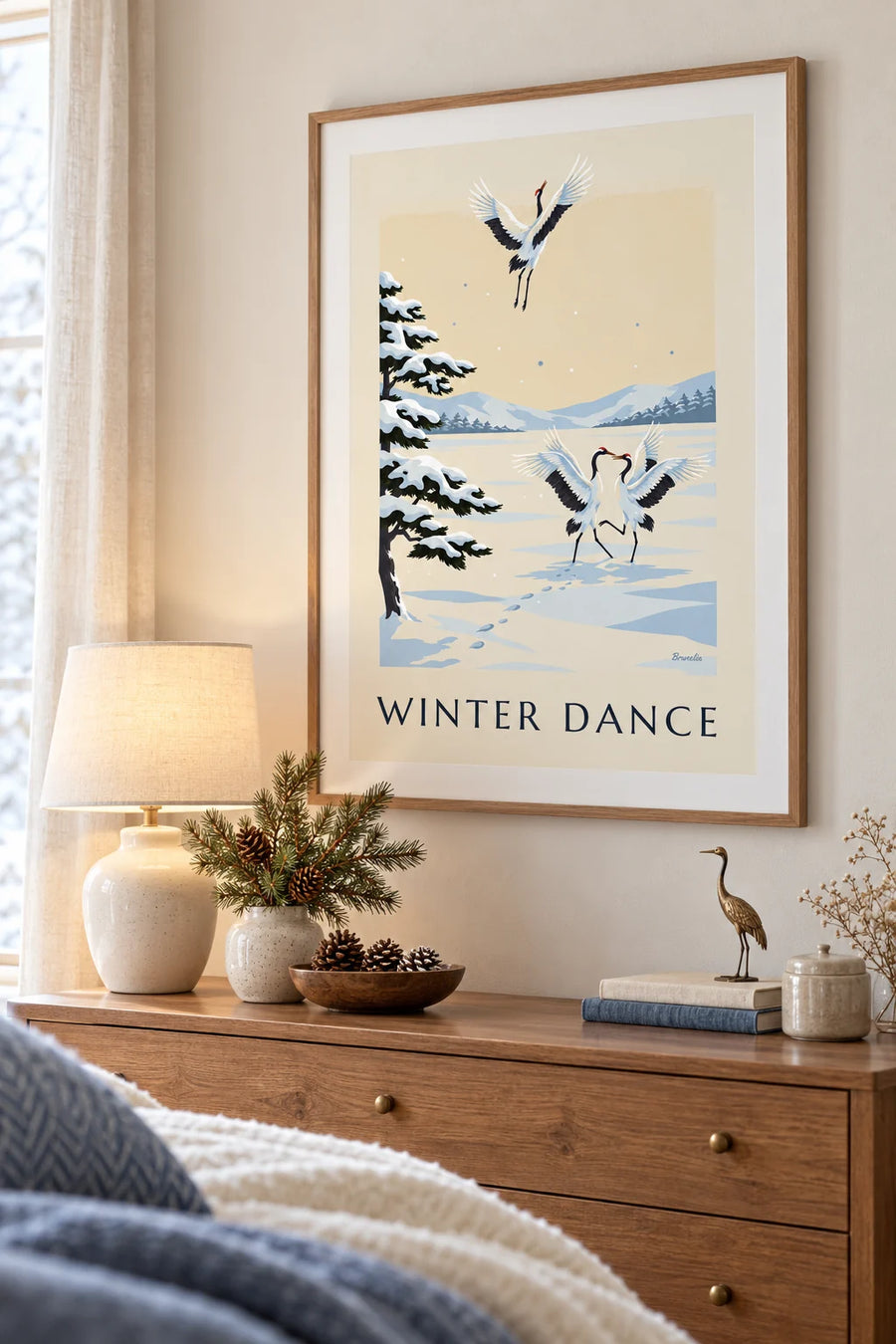 Poster Mandschurenkraniche tanzen im Schnee: gerahmt an der Wand
