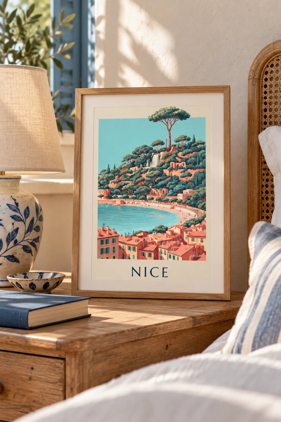 Poster Wasserfall am Schlossberg und Baie des Anges in Nizza: kleines Format A4 gerahmt
