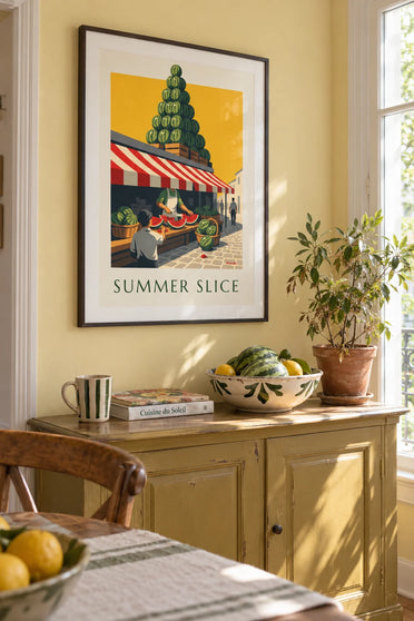 Poster in Spalten geschnittene Wassermelone auf einem Marktstand: gerahmt an der Wand