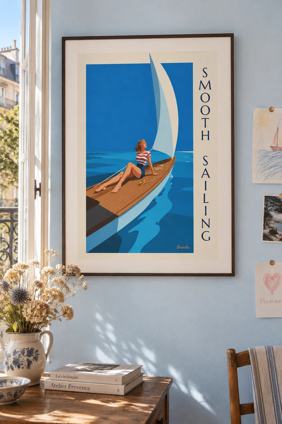 Affiche pin-up sur le pont d'un voilier en pleine mer : encadrée au mur